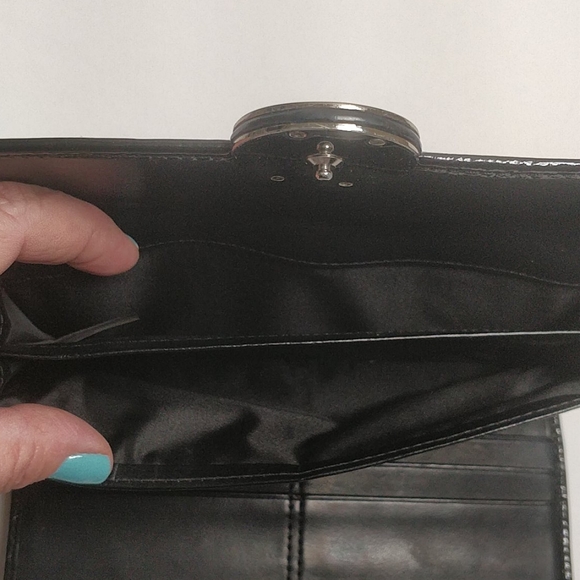 Coach wallet black and tan with silver detail - Picture 9 of 10